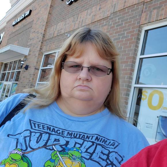 Meet your Posher, Lisa - Picture 1 of 1